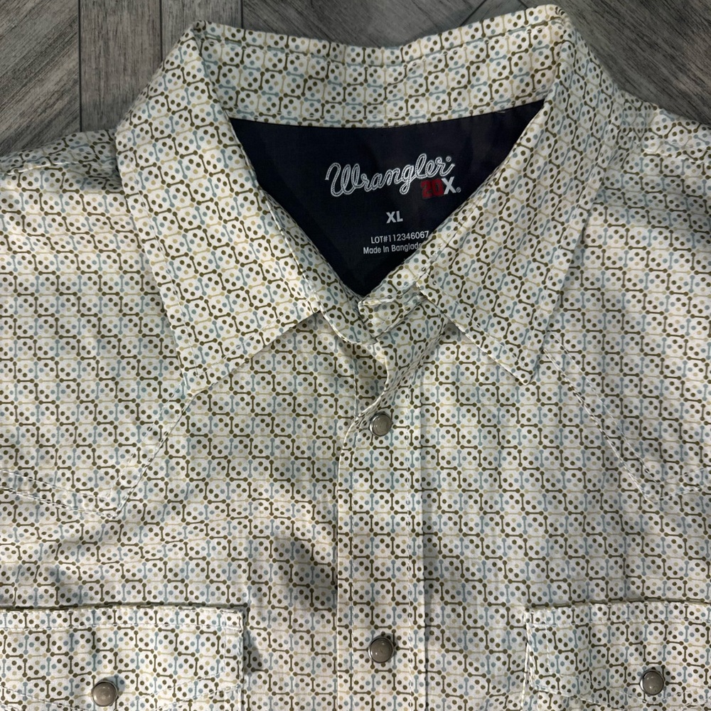 NWT! Wrangler Men's Patterned Button Down Shirt N… - image 6